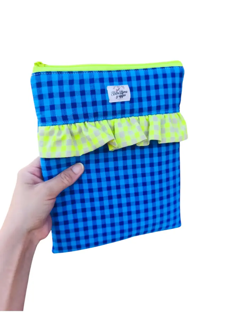 Funda literaria con volante